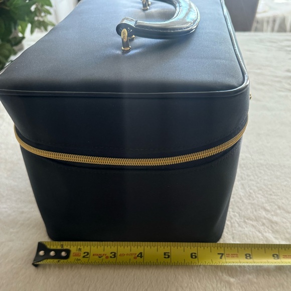 Estée Lauder Nylon Dark Blue Soft Cosmetic Makeup Travel Bag with Gold Accents - Picture 10 of 12